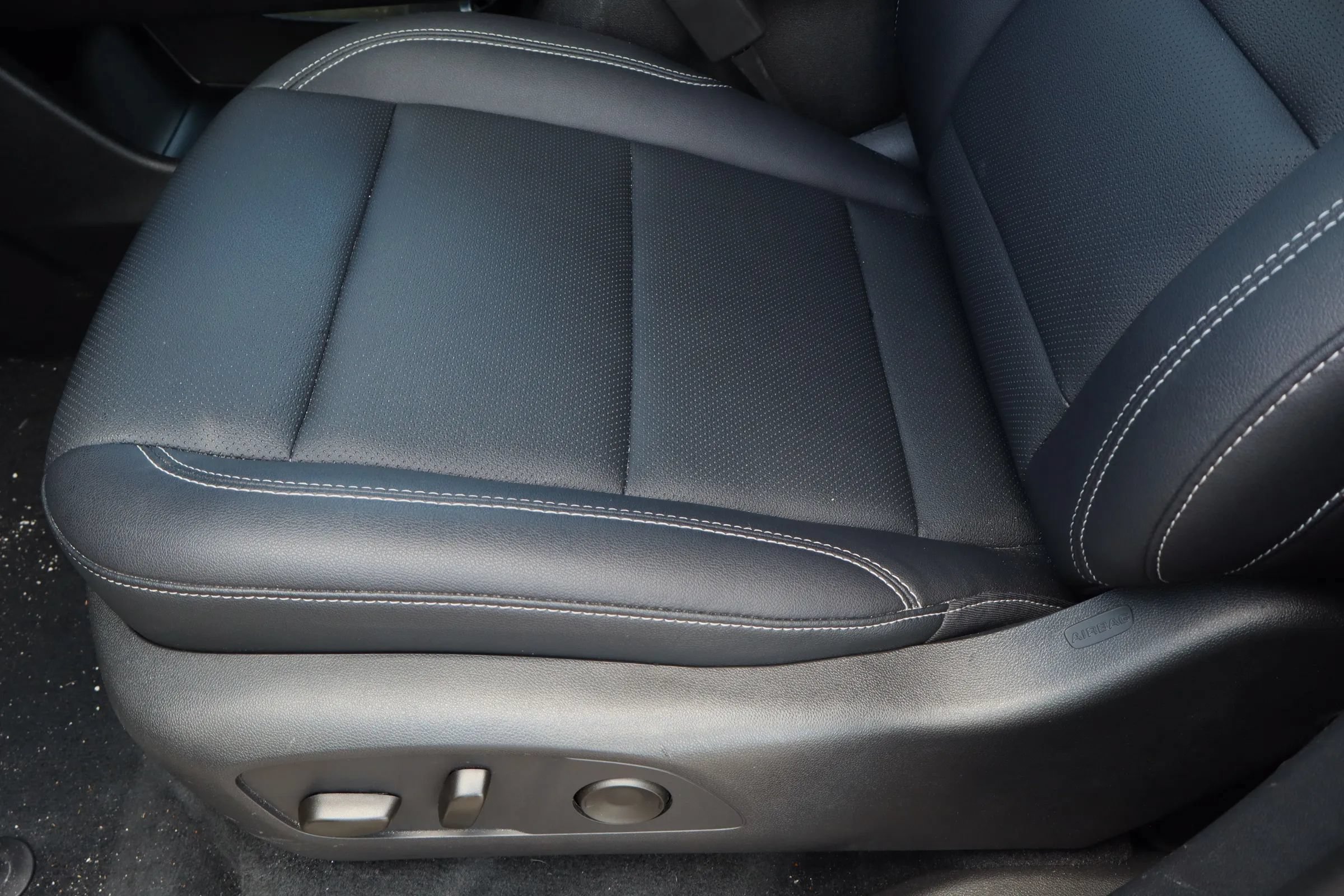 Used 2026 Chevrolet Traverse LT FWD image 19