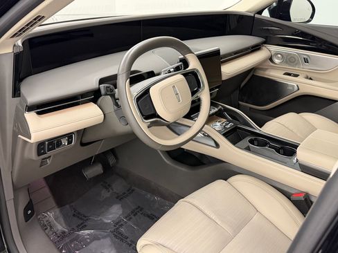 Used 2025 Lincoln Nautilus Reserve AWD/4WD image 4