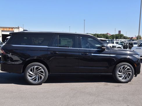 New 2025 Lincoln Navigator L Reserve image 5
