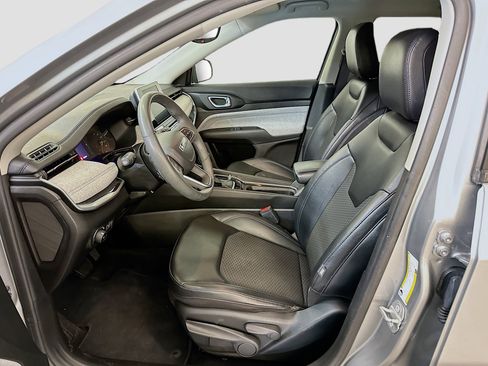 Used 2022 Jeep Compass Latitude image 13