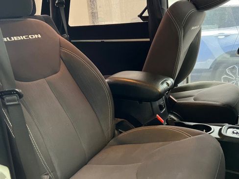 Used 2015 Jeep Wrangler Rubicon w/ Power Convenience Group image 11