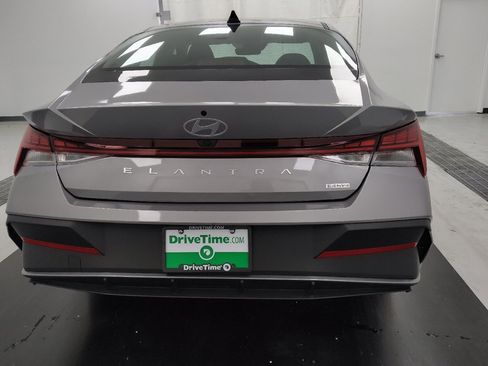 Used 2025 Hyundai Elantra Hybrid FWD image 7