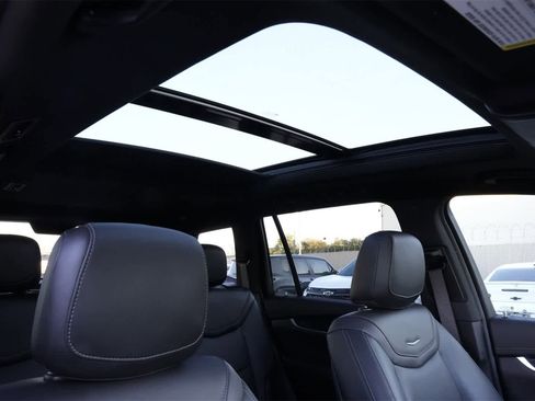 Used 2022 Cadillac XT6 Premium Luxury w/ Technology Package image 24