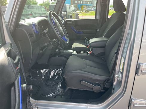 Used 2017 Jeep Wrangler Unlimited Sport w/ Connectivity Group image 12