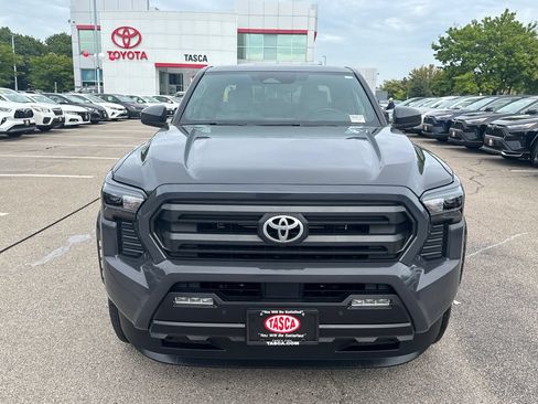 Used 2025 Toyota Tacoma SR5 w/ SR5 Upgrade Package AWD/4WD image 2