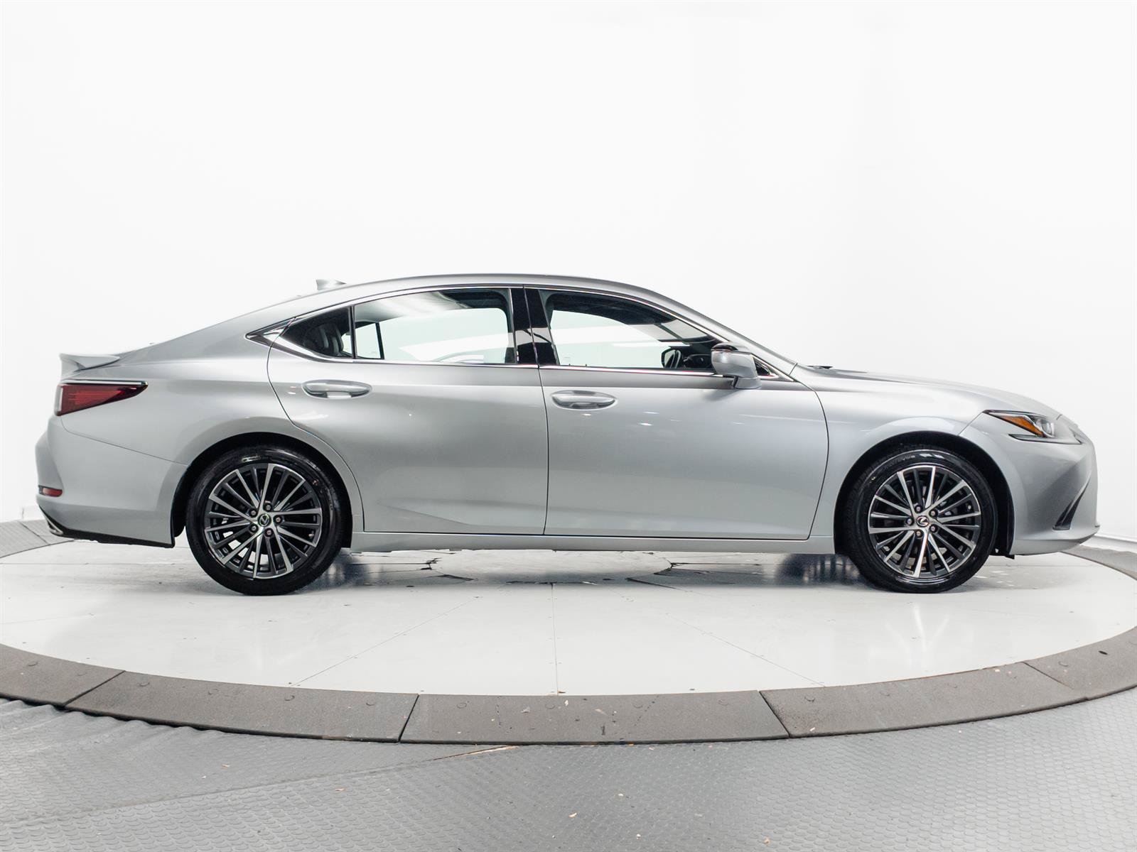 Used 2023 Lexus ES 350 w/ Premium Package FWD image 13