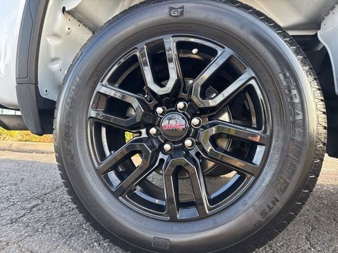 Used 2023 GMC Sierra 1500 Elevation image 10