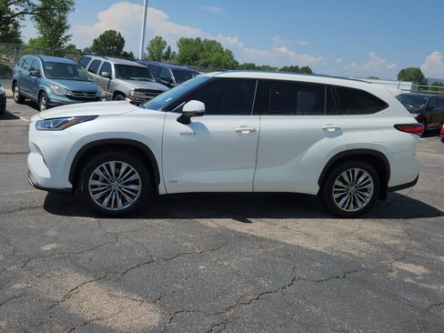 Used 2021 Toyota Highlander Platinum AWD/4WD image 4