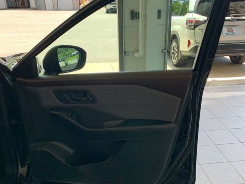 Used 2023 Nissan Rogue S AWD/4WD image 14