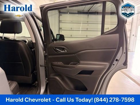 Used 2022 GMC Acadia SLT w/ GMC Pro Grade Package AWD/4WD image 8