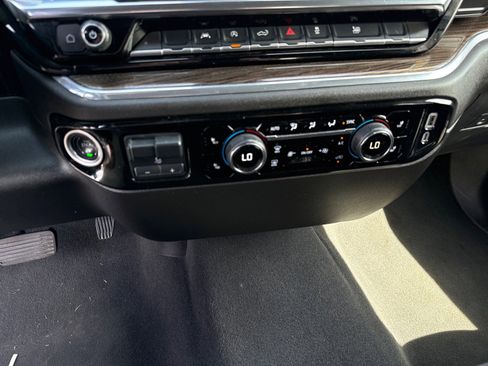 Used 2025 Chevrolet Silverado 1500 LT AWD/4WD image 20