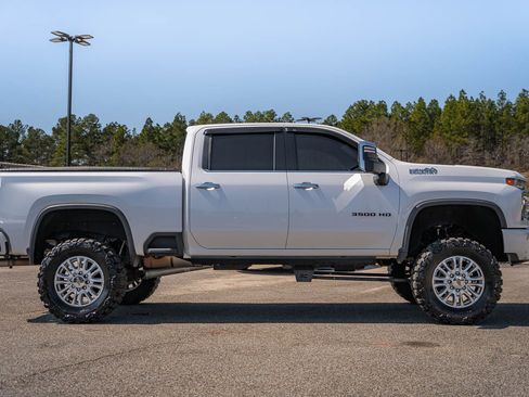 Used 2022 Chevrolet Silverado 3500 High Country w/ LPO, Dark Essentials Package image 8