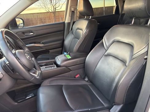 Certified 2023 Nissan Pathfinder SL w/ Lighting Package (N92) image 11