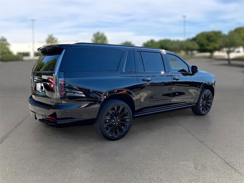 New 2026 Cadillac Escalade ESV Luxury w/ LPO, Radiant Package image 7