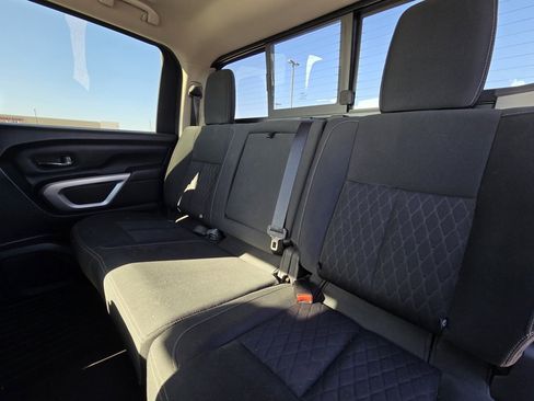 Used 2019 Nissan Titan SV w/ SV Convenience Package image 25