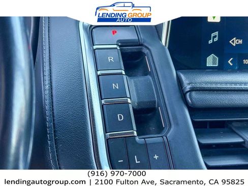 Used 2022 Chevrolet Suburban LT RWD image 19