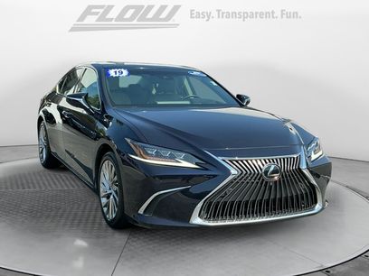 Used 2019 Lexus ES 350 Ultra Luxury w/ Accessory Package 2