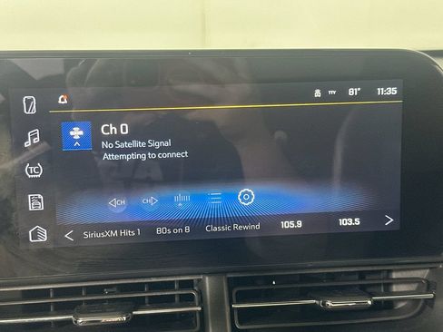 Used 2024 Chevrolet Trax RS w/ Sunroof Package FWD image 30