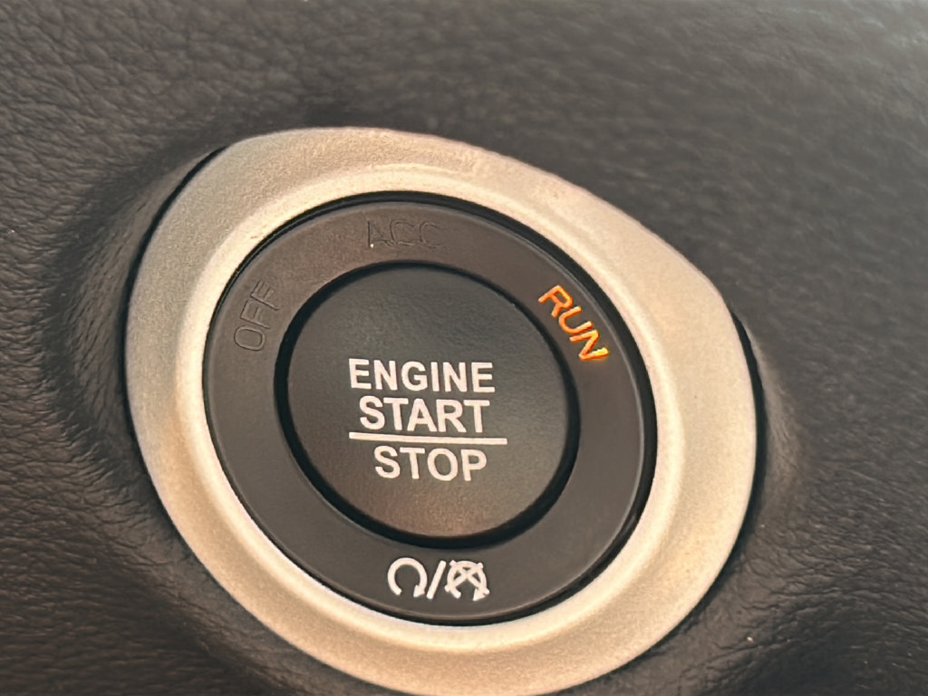 Used 2023 Chrysler Pacifica Pinnacle FWD image 30