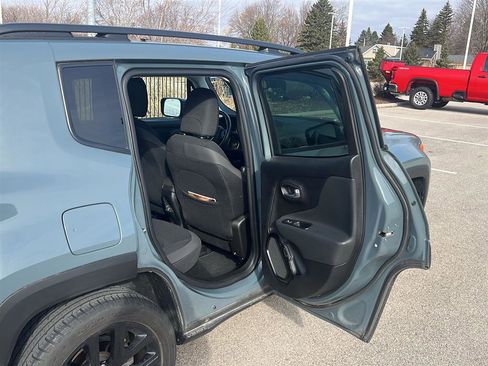 Used 2019 Jeep Renegade Altitude w/ Quick Order Package 2XM image 13