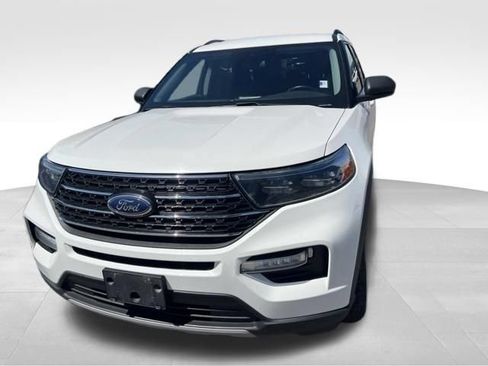 Used 2022 Ford Explorer XLT w/ Equipment Group 202A AWD/4WD image 3