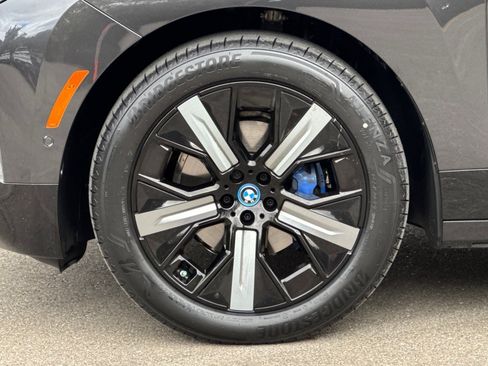 Used 2024 BMW iX xDrive50 w/ Premium Package AWD/4WD image 39