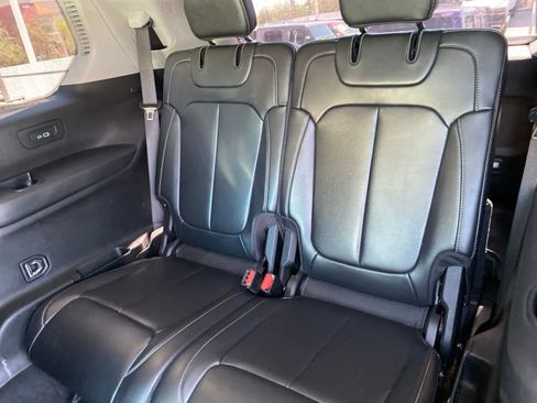 Used 2022 Jeep Grand Cherokee L Limited w/ Black Appearance Package AWD/4WD image 15