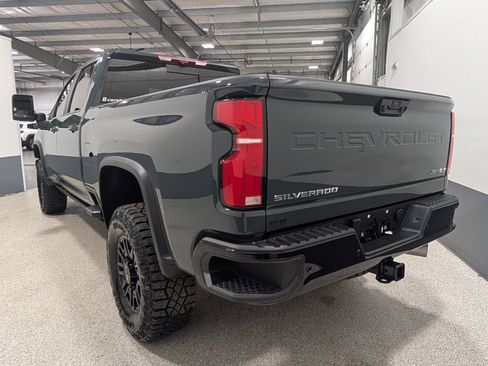 Used 2025 Chevrolet Silverado 2500 ZR2 w/ Technology Package AWD/4WD image 3
