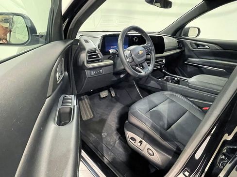 Used 2026 Chevrolet Traverse LT AWD/4WD image 3