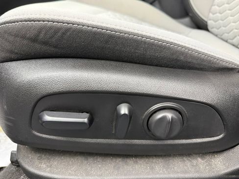 Used 2019 Chevrolet Equinox LS w/ LS Convenience Package image 13