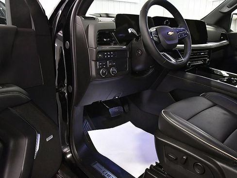Used 2025 Chevrolet Tahoe Premier AWD/4WD image 13