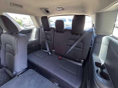 Used 2025 Nissan Pathfinder SV FWD image 31
