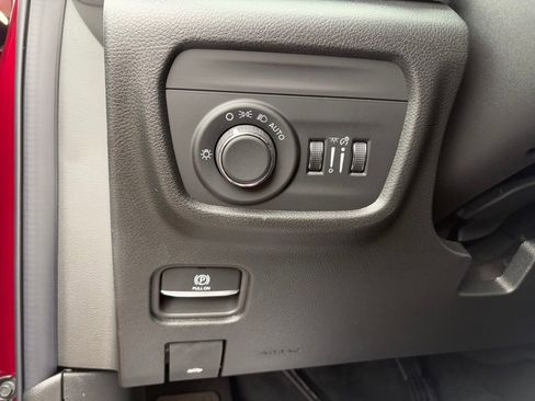 New 2025 Jeep Grand Cherokee Altitude image 19