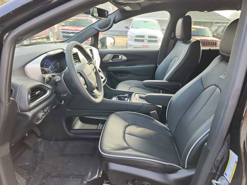 New 2026 Chrysler Pacifica Limited w/ S Appearance Package image 11