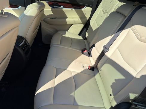 Used 2018 Cadillac XT5 Premium Luxury FWD image 19