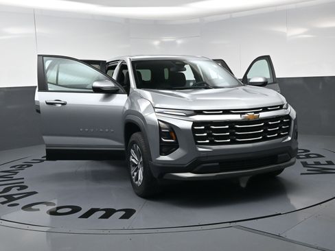 Used 2026 Chevrolet Equinox LT FWD image 23