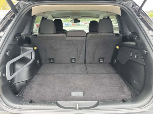 Used 2017 Jeep Cherokee Latitude w/ Comfort/Convenience Group FWD image 9