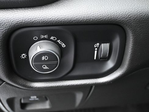 Used 2023 RAM 1500 Big Horn AWD/4WD image 9