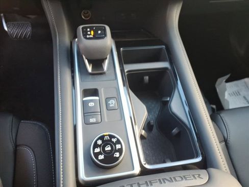 New 2025 Nissan Pathfinder SL image 14