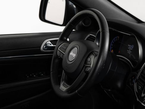 Used 2021 Jeep Grand Cherokee Limited image 25