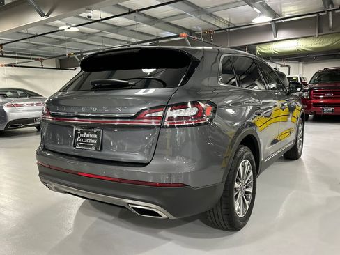 Used 2022 Lincoln Nautilus AWD w/ Premium Package image 2