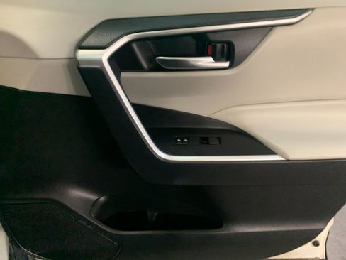 Used 2019 Toyota RAV4 XLE AWD/4WD image 21