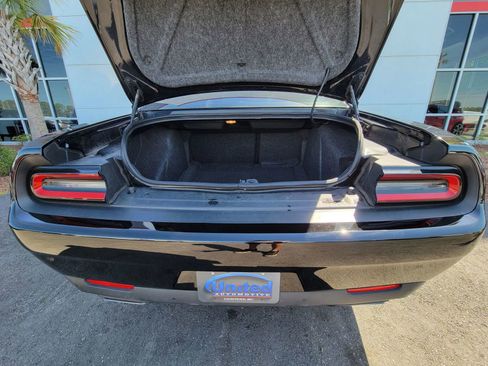 Used 2020 Dodge Challenger R/T w/ Driver Convenience Group RWD image 18
