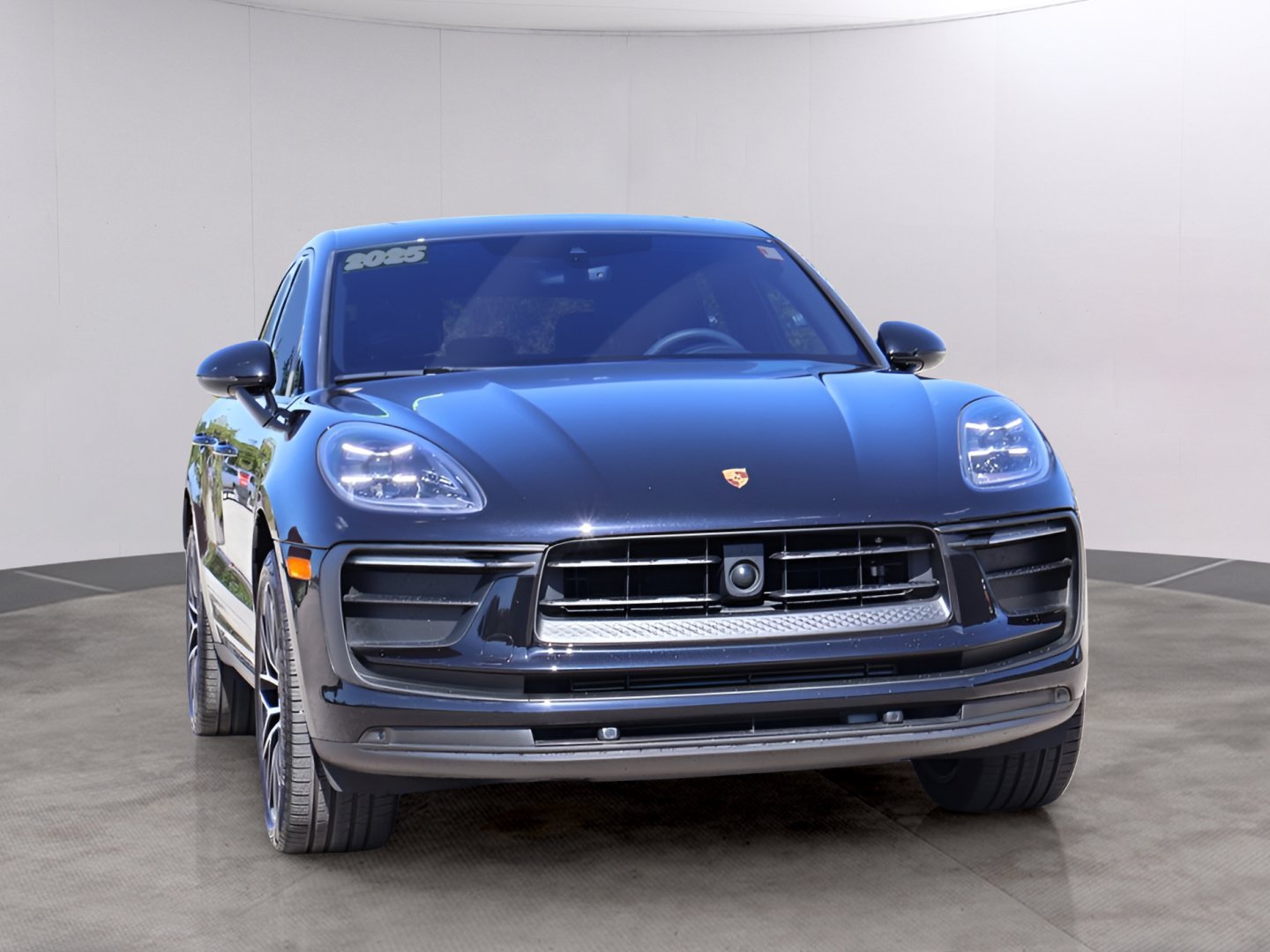 Certified 2025 Porsche Macan AWD/4WD image 12