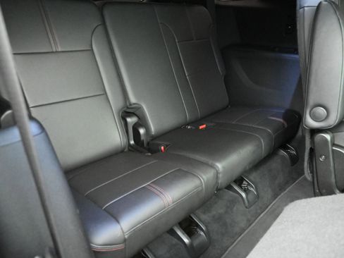 Used 2023 Chevrolet Traverse RS AWD/4WD image 34