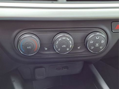 New 2026 Chevrolet Trax RS w/ Sunroof Package image 11