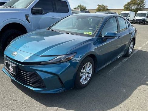 Used 2025 Toyota Camry LE image 2