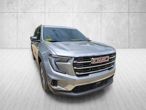 Used 2025 GMC Acadia Elevation FWD image 2