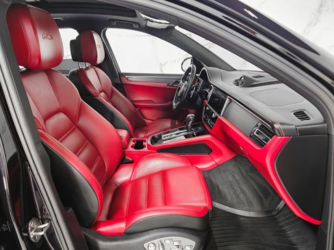 Used 2022 Porsche Macan GTS AWD/4WD image 2