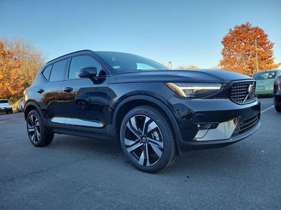 New 2025 Volvo XC40 B5 Plus w/ Protection Package Premier